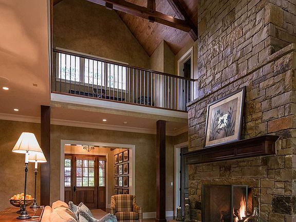 4th image of 131 Spruce Ln