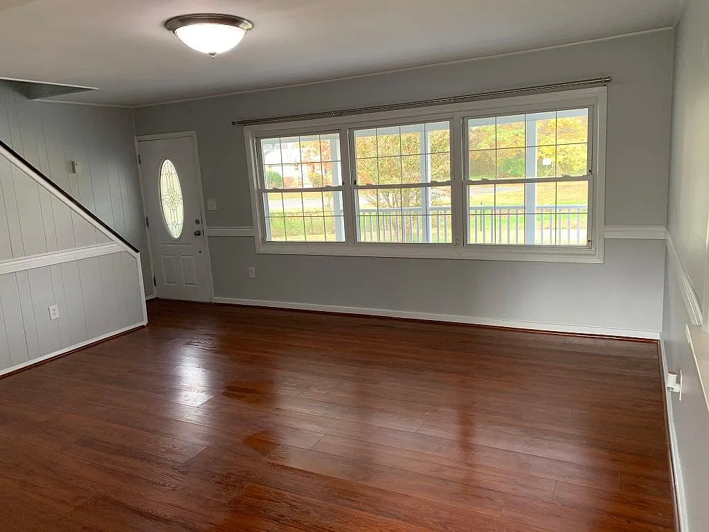 4 bed, 1600 sqft, $2,800 — Photo 2