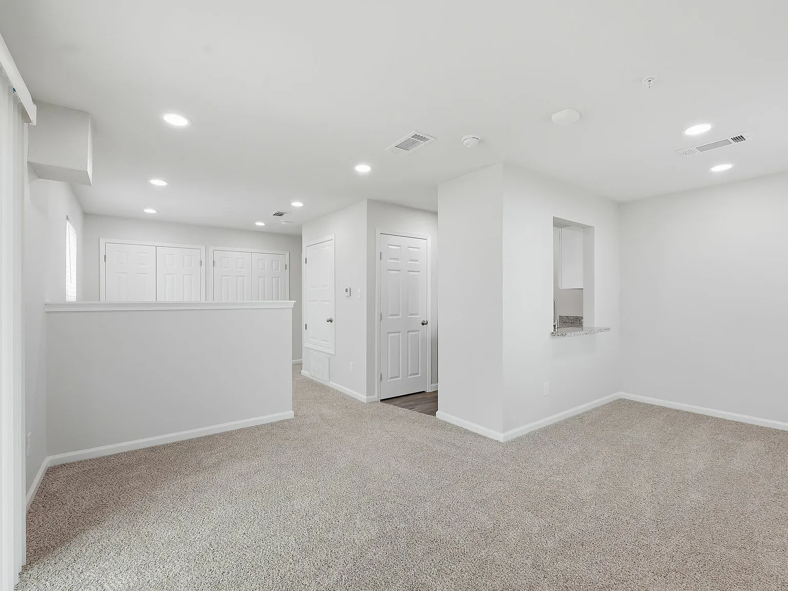 Land's End Apartments — Photo 2