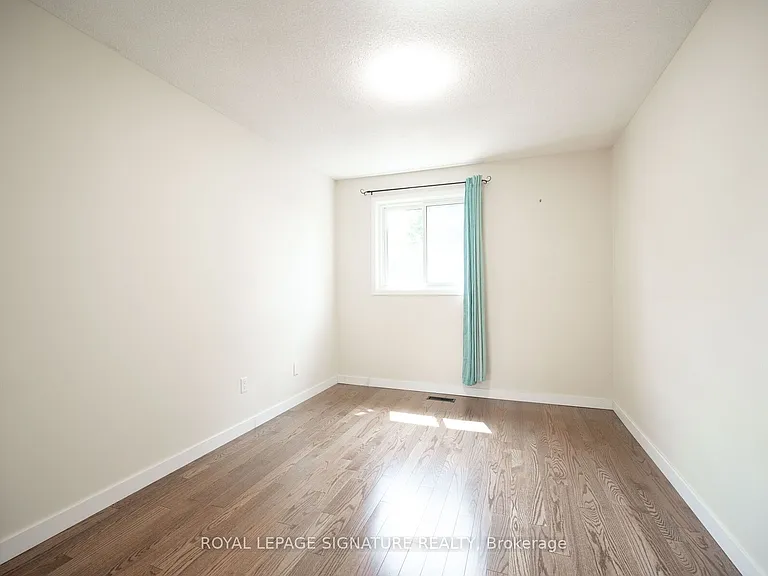 447 Ontario St N — Photo 33