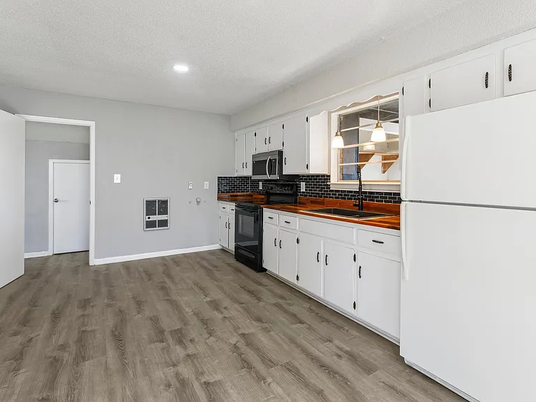 8331 Gardenia Cir #1 — Photo 2