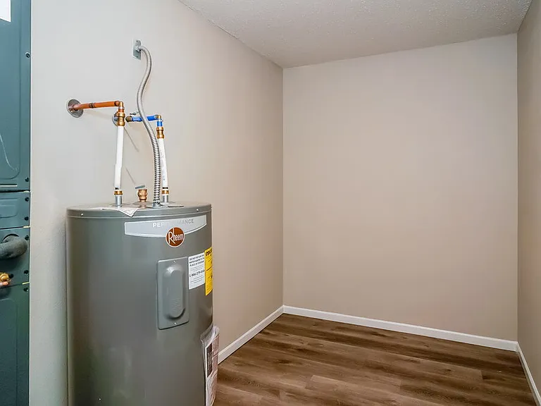 10767 Miller Dr — Photo 19