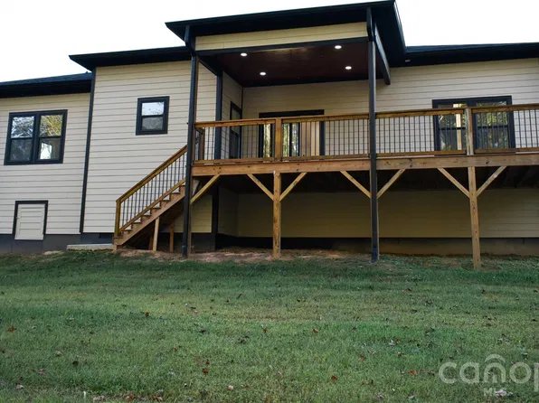 2004 Plain Field Dr, Bessemer City, NC 28016