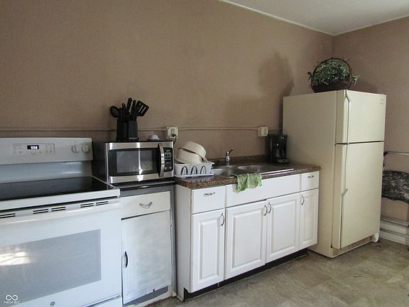 3rd image of 221 Vance St