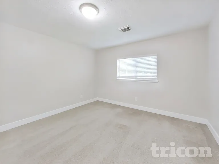 18167 Woodsdale Ct — Photo 9