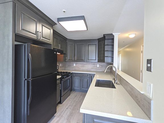 5th image of 654 Broderick St APT 208