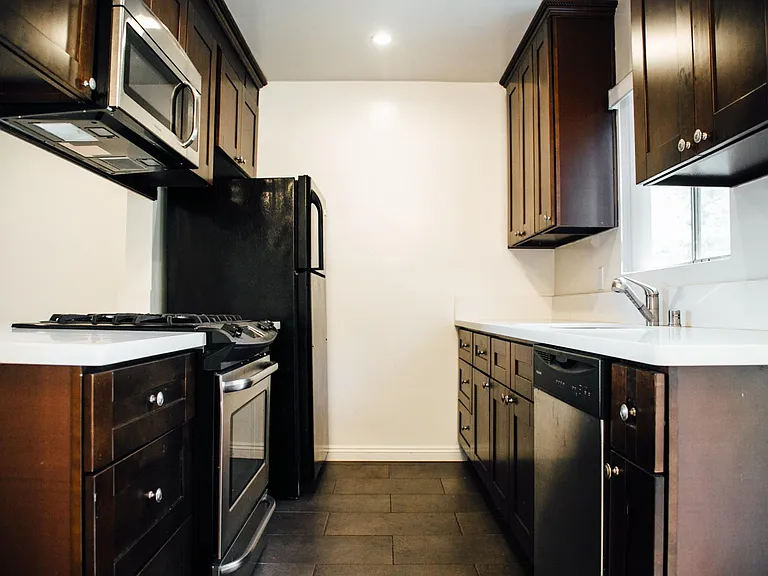 420 Raymond Ave — Photo 4
