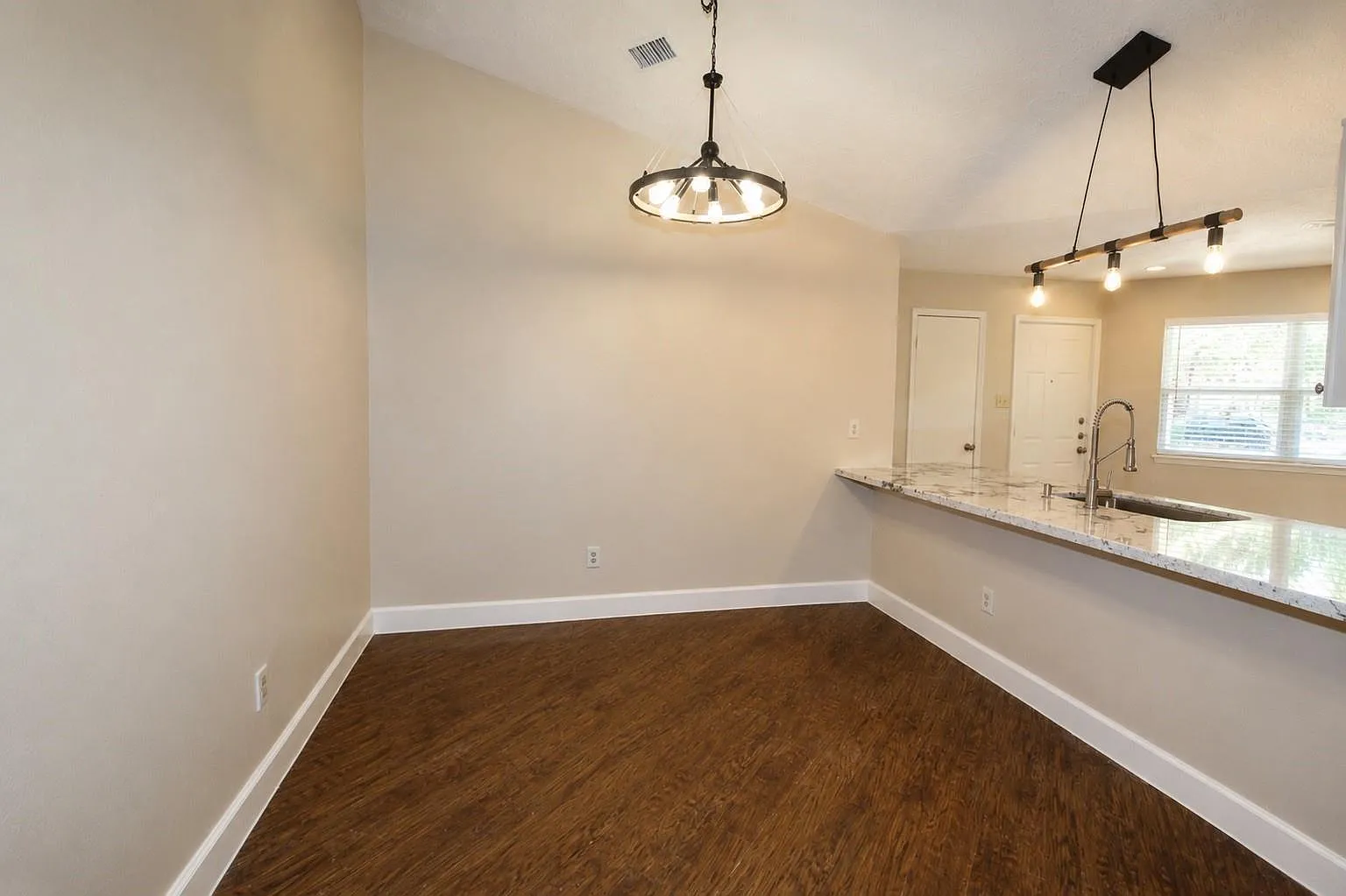 3 bed, 2.0 bath, 2004 sqft, $2,100 — Photo 3