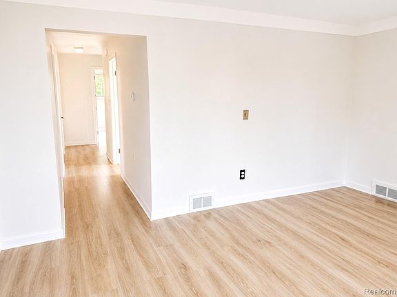 4th image of 7140 Iowa St