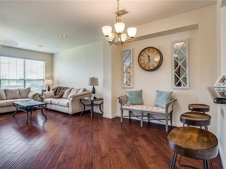 1531 Biltmore Ln — Photo 6