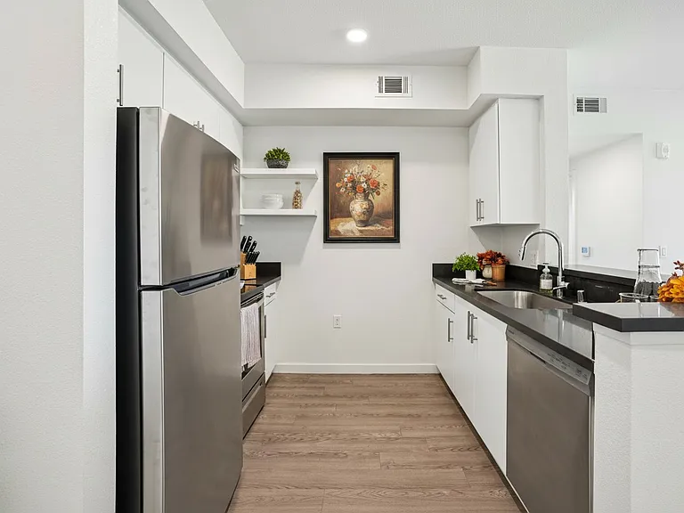 The Peake Apartments — Photo 37