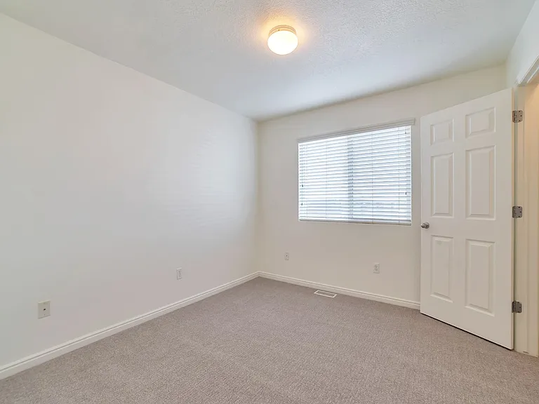 166 N 600 W — Photo 15