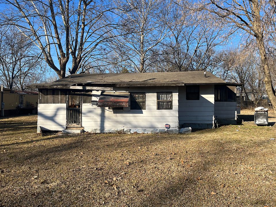 2nd image of 902 Forrest Ave W