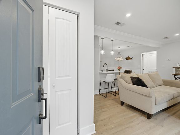 2nd image of 272 Alexandra Dr Unit 14