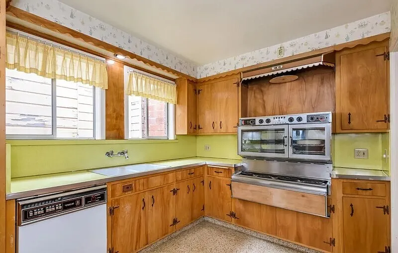 2 bed, 1.0 bath, 1500 sqft, $4,200 — Photo 2