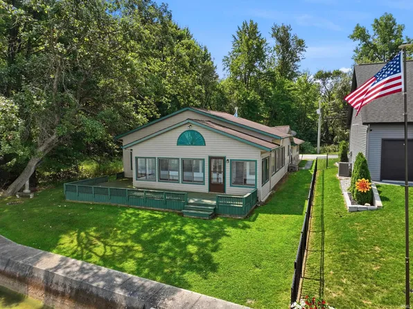 545 E 680 S, Wolcottville, IN 46795