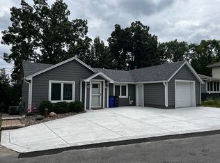 W288N8056 Park Dr, Hartland, WI 53029