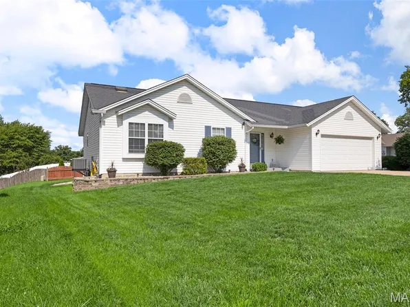 1239 Claycrest Dr, Saint Charles, MO 63304