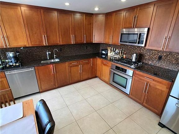 4th image of 1927-1933 78th St Penthouse 4A