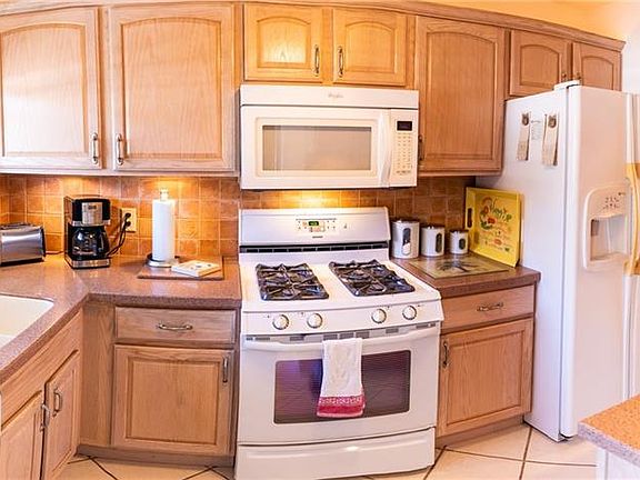 3rd image of 5925 Shore Blvd S APT 204