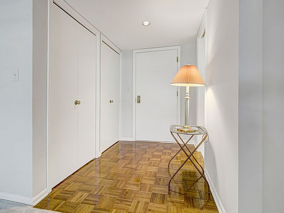 5th image of 2 Court Of Harborside APT 101