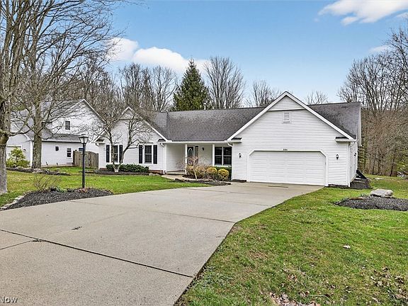 3rd image of 2081 McClaren Ln
