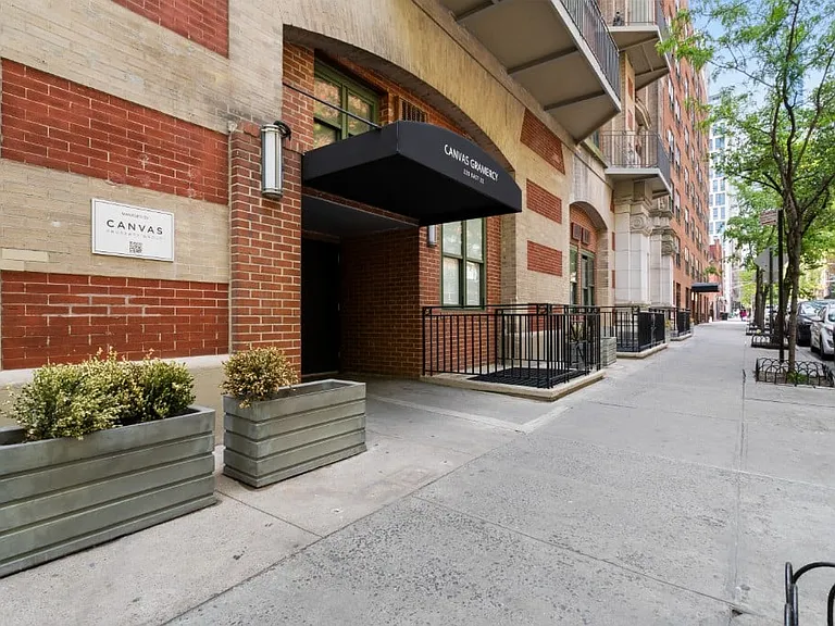 210 E 22nd St #5K — Photo 10