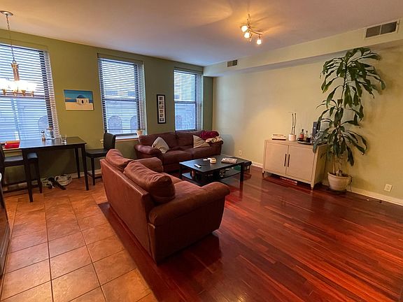 3rd image of 721 Walnut St APT 205