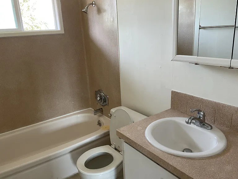 1650 Tamarack St — Photo 4