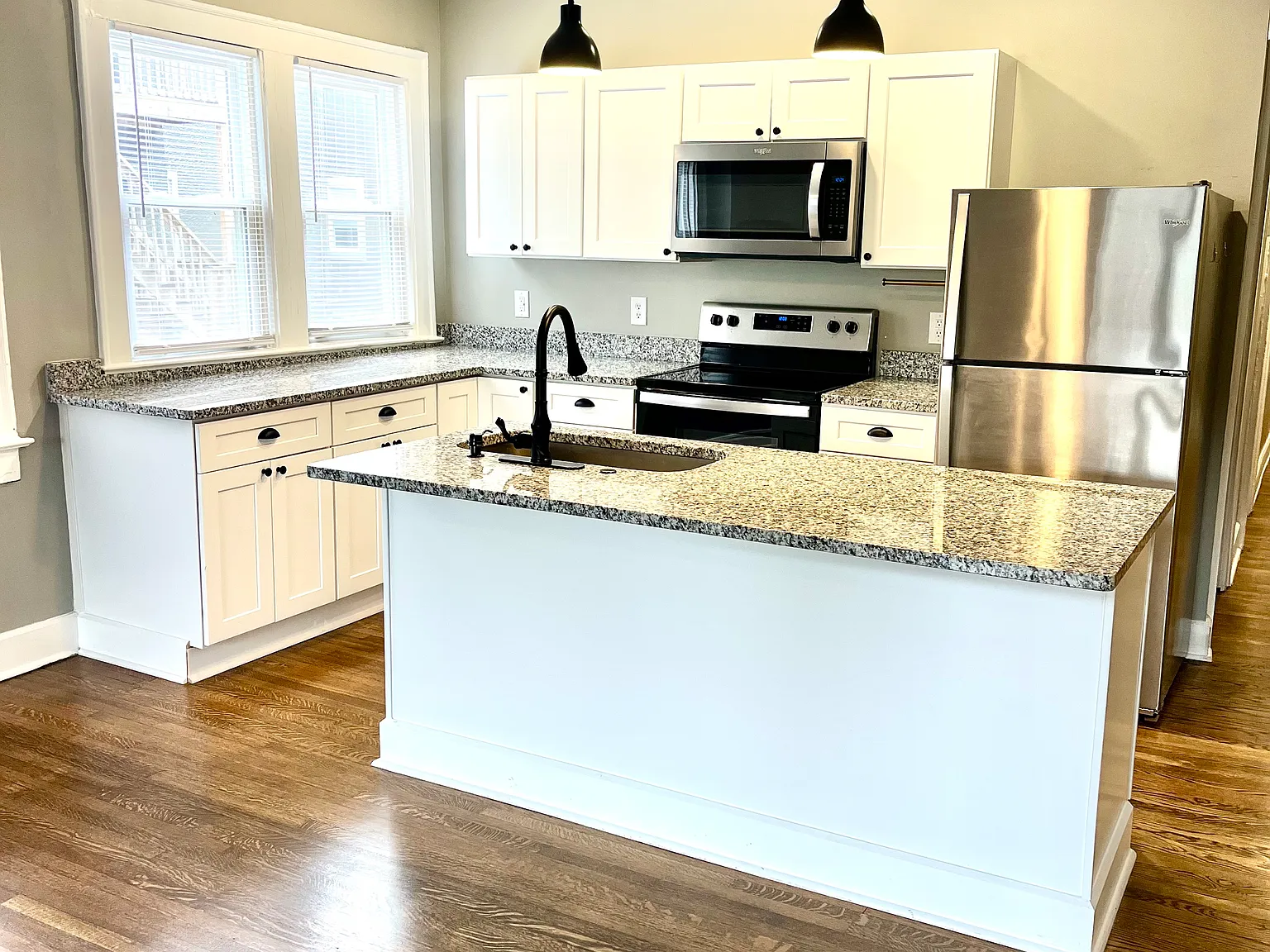 2 bed, 950 sqft, $1,375 — Photo 1