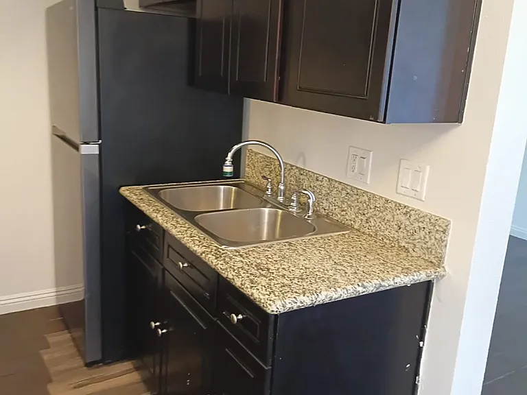 2626 Lynnwood St #3 — Photo 2