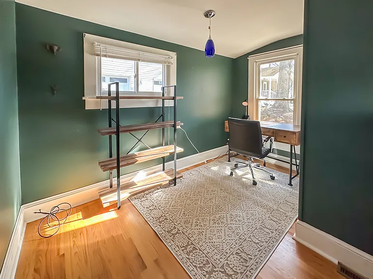 Bonus office space off master bedroom