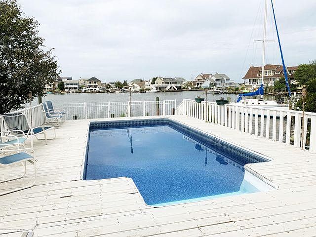 1st image of 806 South Dr