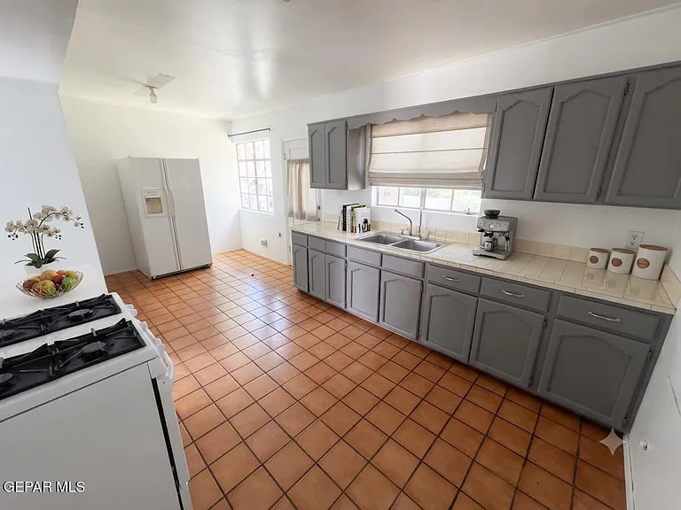 619 Alethea Park Dr — Photo 3