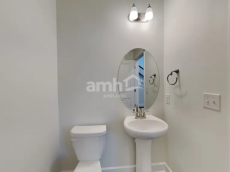 5823 Zurich Rd — Photo 9