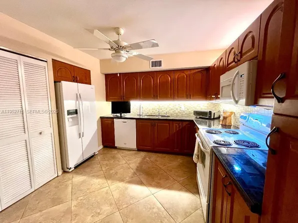 2806 N 46th Ave APT D537, Hollywood, FL 33021