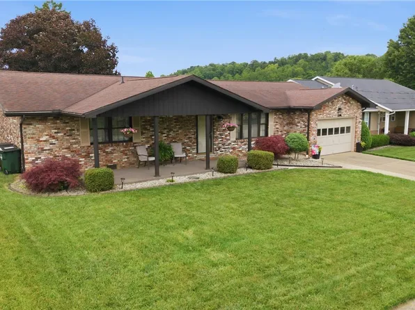 805 Ashberry Dr, Belpre, OH 45714