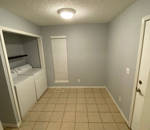5th image of 1224 W Huntington Way #B