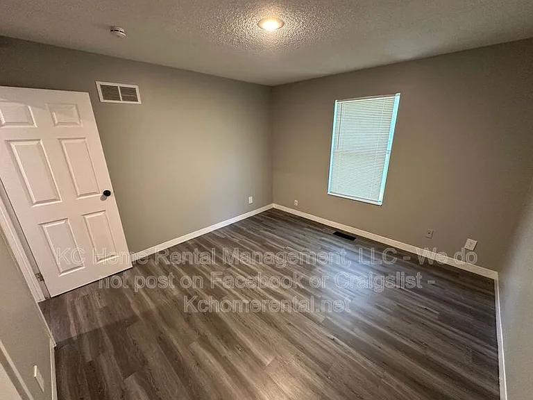 1615 Jackson Ave — Photo 12