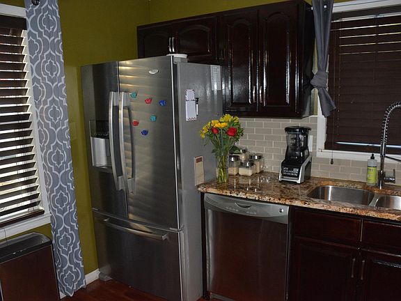 4th image of 3703 Palisades Dr