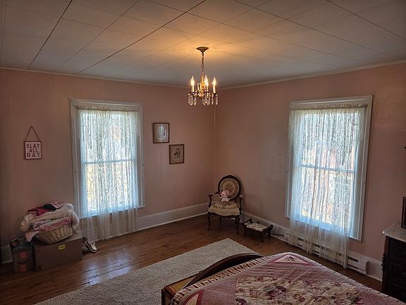 30th image of 109 Parsonage Ave