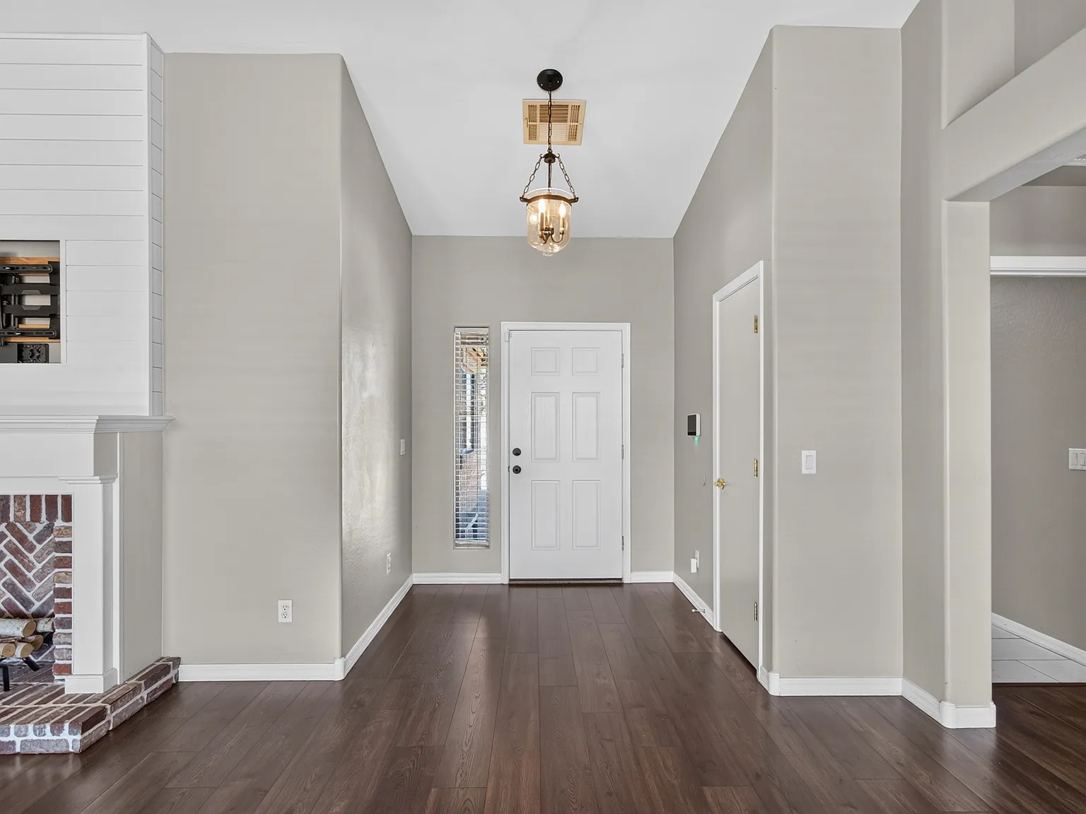 4 bed, 2215 sqft, $2,800 — Photo 3