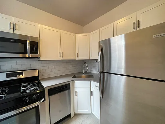 Rented by Hillel Realty Group | media 8
