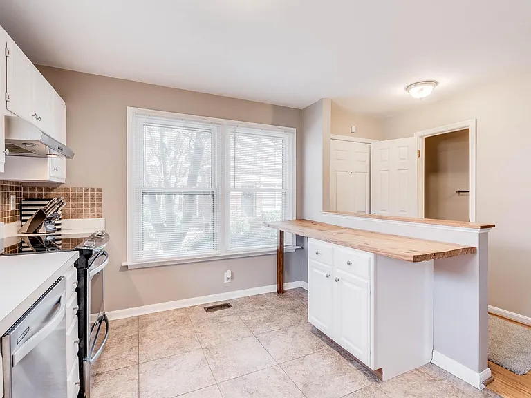 216 Roundhouse Ct — Photo 4