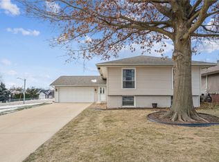 602 Olive Dr NW, Cedar Rapids, IA 52405
