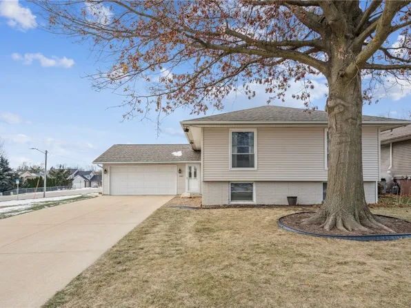602 Olive Dr NW, Cedar Rapids, IA 52405