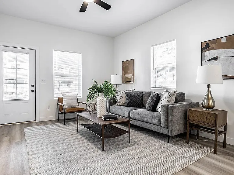 849 N Oakland Ave — Photo 7