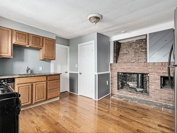 5th image of 13 Carlton St #1