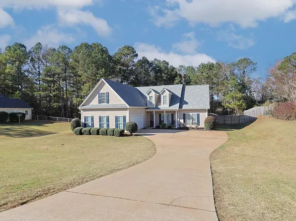 112 Sweetwater Ct, Lagrange, GA 30240