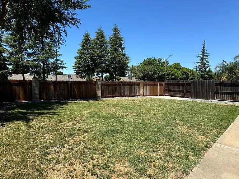 1605 Sutter Ln — Photo 19